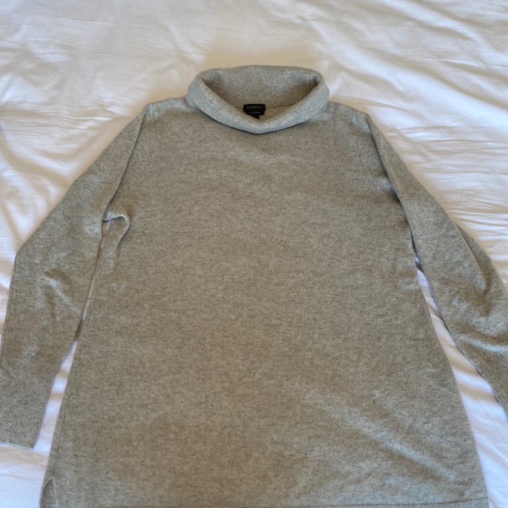 Cashmere roll mock neck
